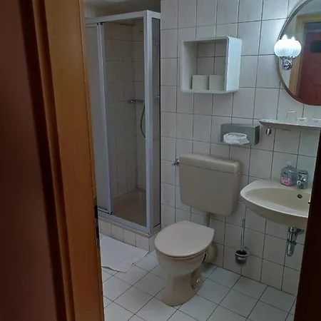 Jägerhalle Hotel 2*