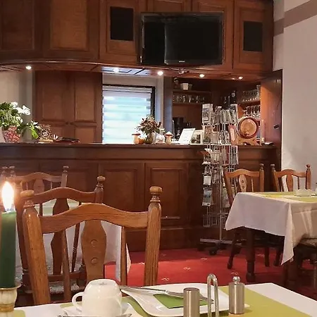 Hotel Jaegerhalle 2*